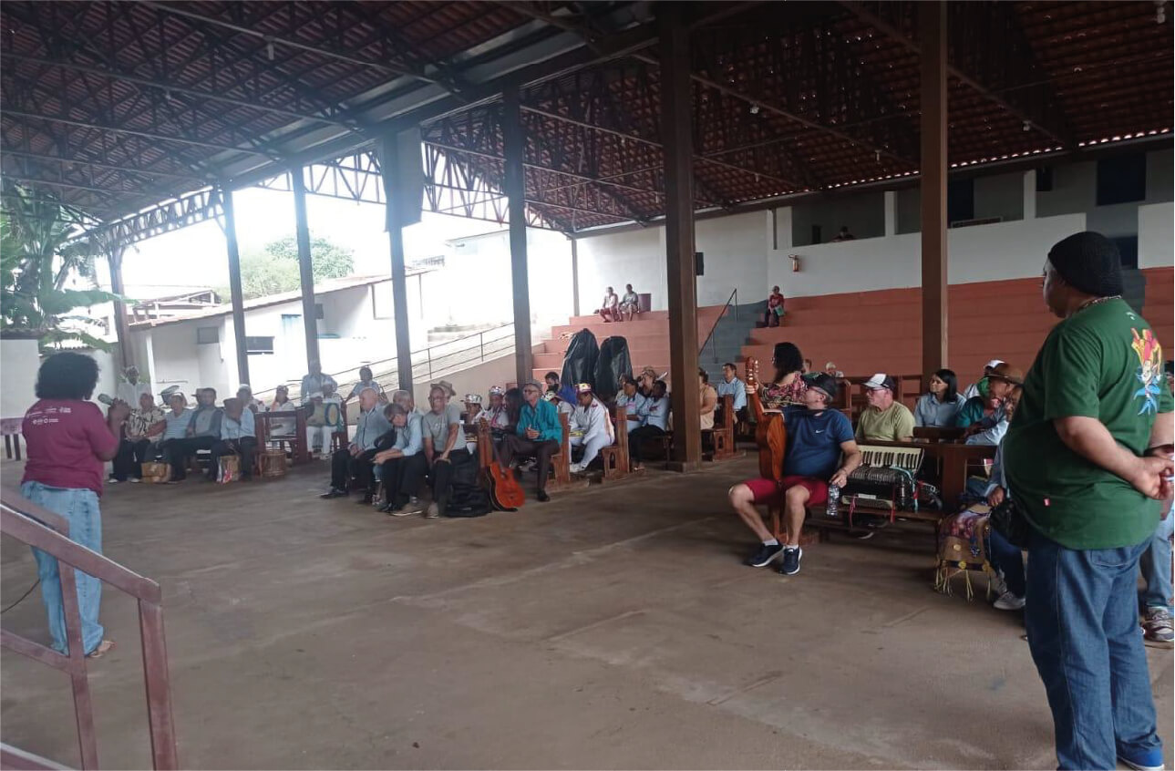 Reunião Comunitária e Música