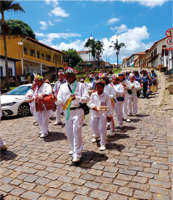 Cortejo de Congado nas ruas de Congonhas